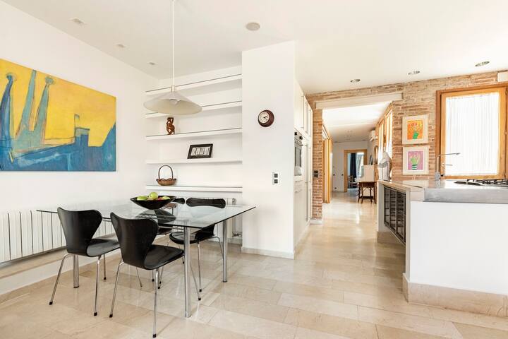 big loft in the heart of Barcelona gallery image 3