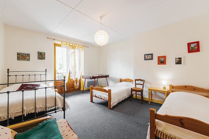 3 отделни легла, включително едно с ширина 1 м... с джаги!!