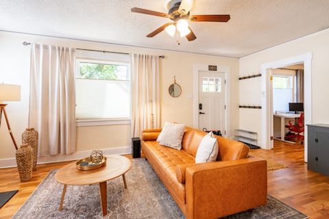 Popular Airbnb listing: 1926 Historic Bungalow near University of Colorado in Central Boulder University Hill