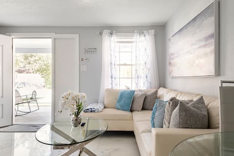 Successful Airbnb property: Comfy & Modern 3 bedroom house near Busch Gardens in Lowry Park Central