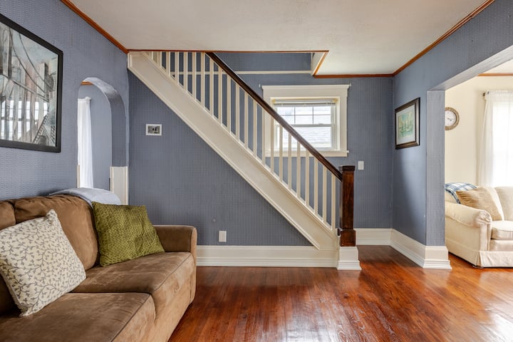 The Blue Fence Bnb - Concord, OH