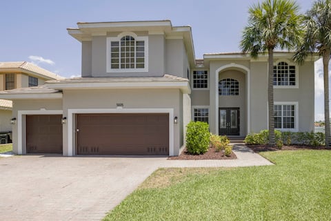 Huge friendly villa: Unaffected by the Hurricane
