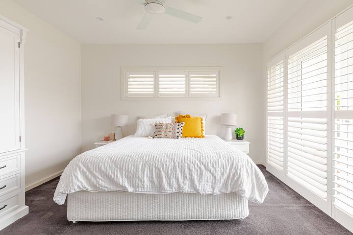 Sandshoes gallery image 5