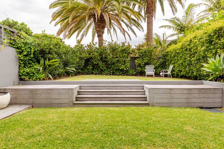 Sandshoes gallery image 3