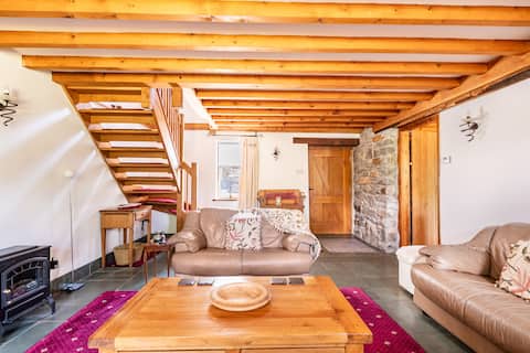 Top performing Airbnb: Romantic & picturesque on farm cottage for couples in Trawsfynydd