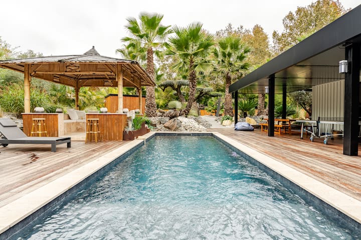 Villa with heated pool, hot tub & sauna