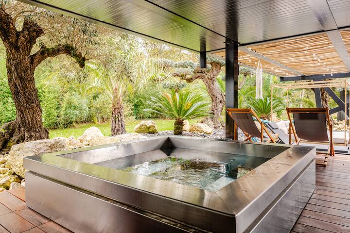 Villa with heated pool, hot tub & sauna gallery image 5