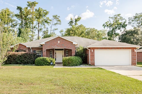 “Our Happy Place”Spacious 4 bdrm by OWA/Tanger