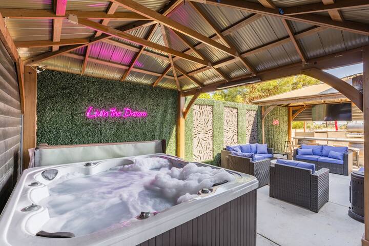 Massive PB Hideaway | Bay Views + Hot Tub gallery image 2