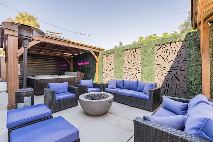 Massive PB Hideaway | Bay Views + Hot Tub