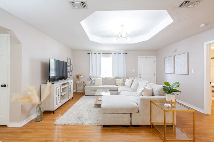 Stylish Beach House!  Hot Tub, Game Room, Fire Pit - Navarre, FL