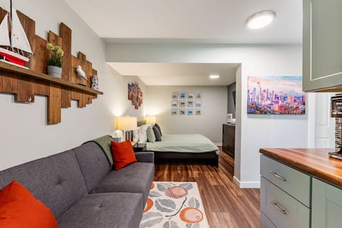 Modern studio with hot tub and patio access