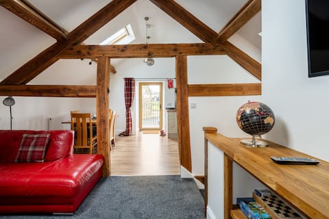 Luxury 2 bedroom barn conversion with hot tub