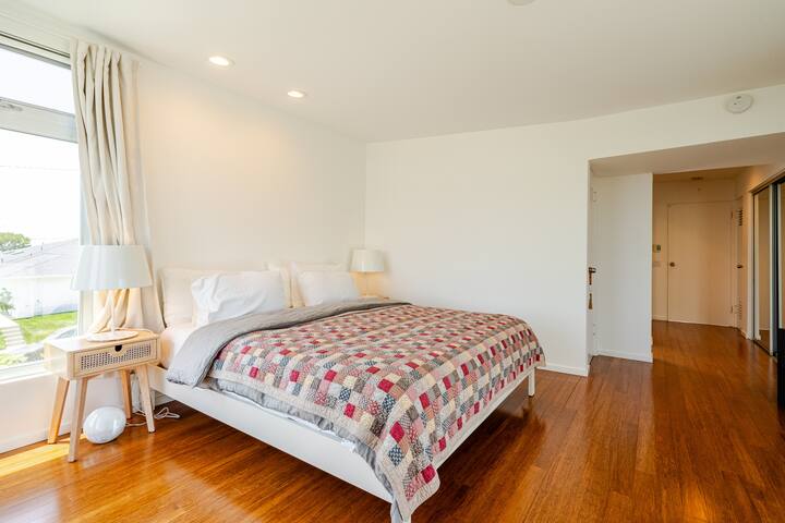 Stunning Mid-Century Family Home with Pool & Spa gallery image 4