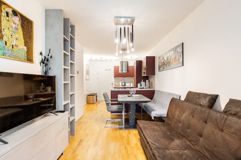 Leistungsstarkes Airbnb: Stylish 2-room apartment with terrace and garden in Penzing