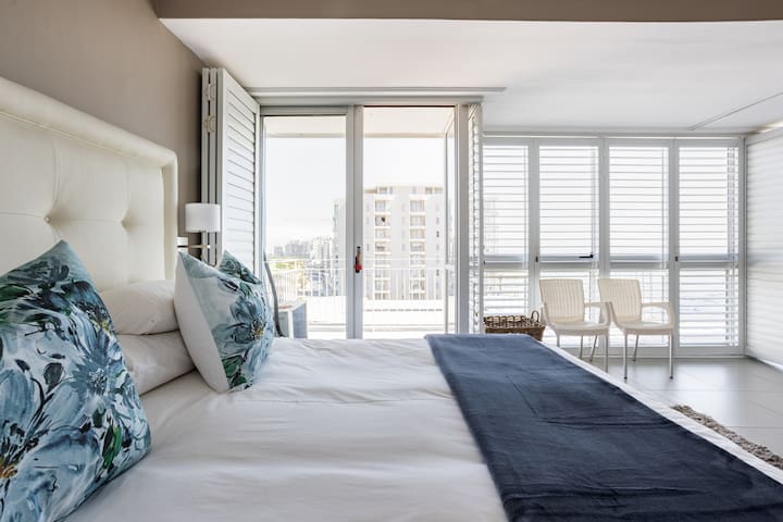 Beach Front Flat with Sea Views