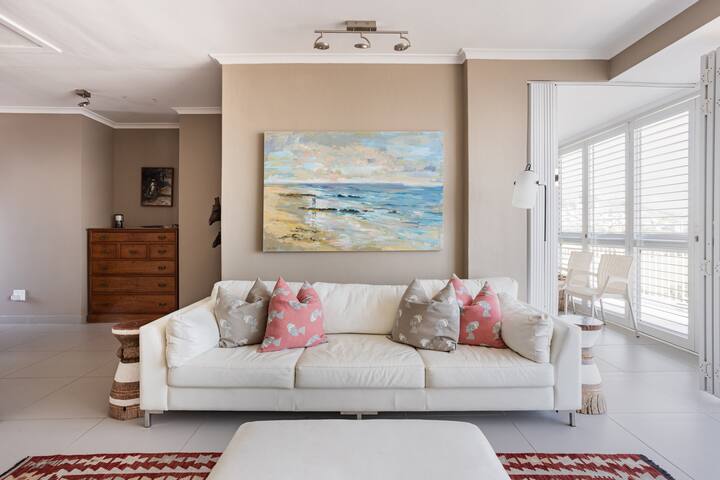 Beach Front Flat with Sea Views gallery image 5