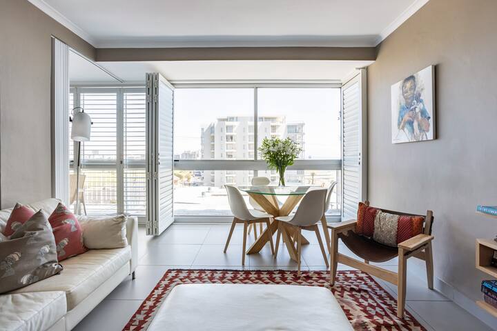 Beach Front Flat with Sea Views gallery image 4