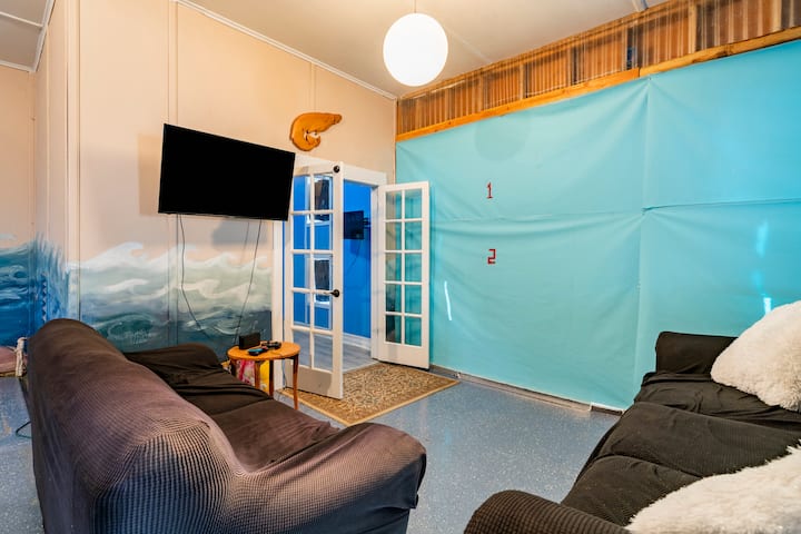 Pool House With Hot Tub And Extras (Year Round) - Harrisburg, OR