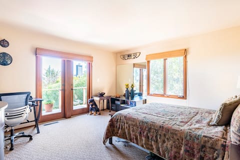 Peaceful room overlooking the Bay