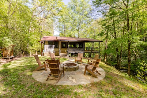 Waterfall Cabin + Fire Pit + Private Trails + WiFi