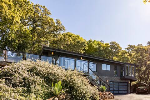 Hilltop Oasis | Spacious • Firepit • Hot Tub