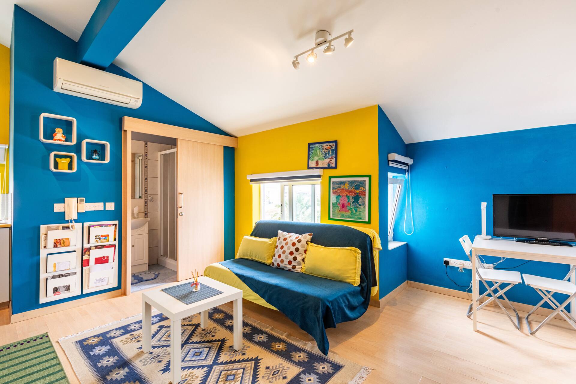 Cozy studio on the second floor. A private place.