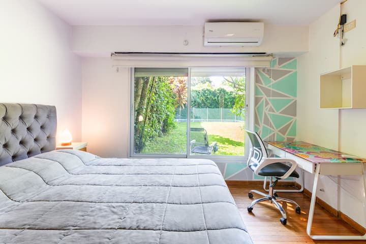 Planta Bajaのマスタースイート。 高密度マットレス付きキングサイズベッド。 エアコン、ホット、スマートテレビ