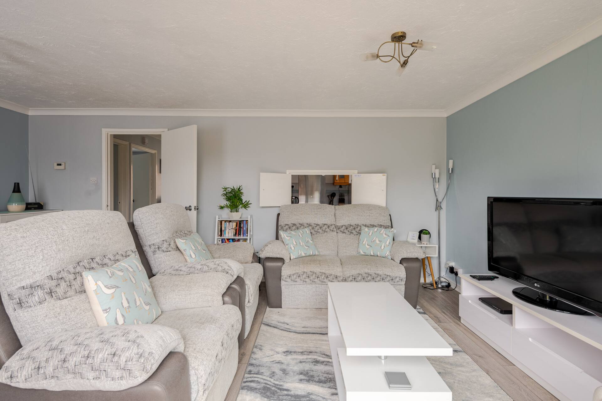 Whole Bungalow 2 miles from Sea