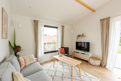 Pleasant wooden house 10 minutes from the beaches