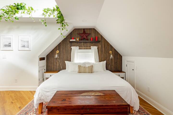 Boho Dream House w/ Hot Tub, Clubhouse, Sleeps 12+ gallery image 4