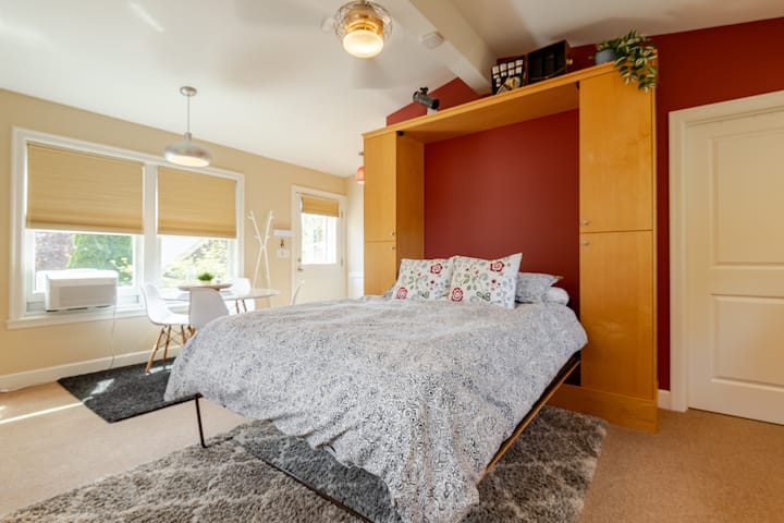 Cozy Modern Adu In Multnomah Village. - Portland, OR