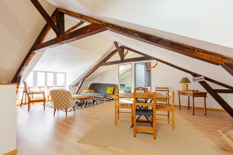 90m2 apt, on the 1st floor of a house