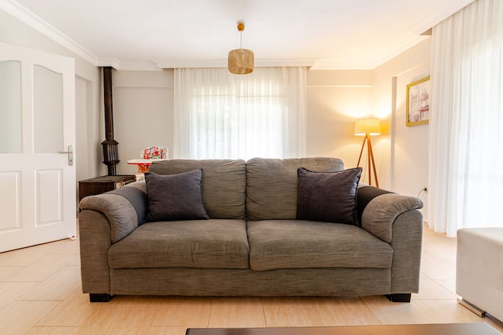 Müstakil Havuzlu, Geniş Bahçesiyle 5+1 Villa - Alaçatı