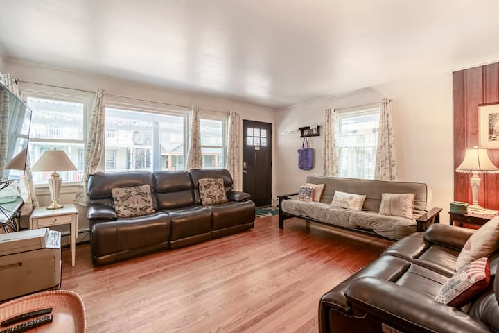Lovely 2 Bedroom Apartment In House - Bradley Beach, NJ