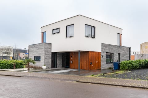 Very spacious/ luxury villa near Amsterdam