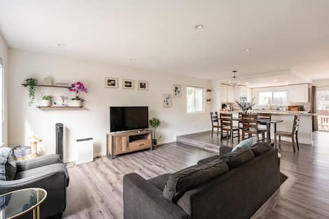 23754-Stunning 3/2.5 Home Nestled in Hayward Hills