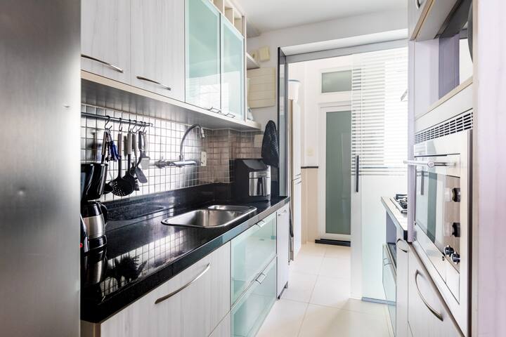 Luxuoso apartamento dois blocos da praia gallery image 2