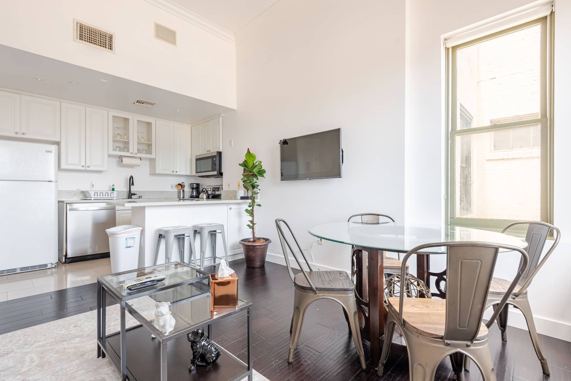 2Bed 2Bth Top Floor near Disneyland