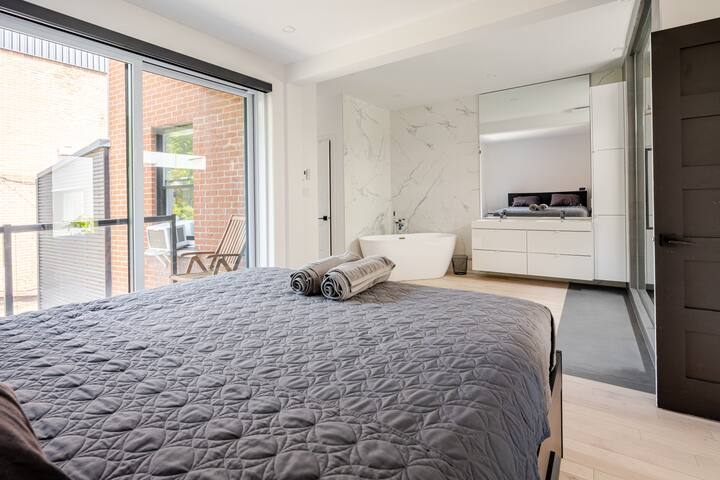 Maison moderne. Quartier Plateau Mont Royal gallery image 3