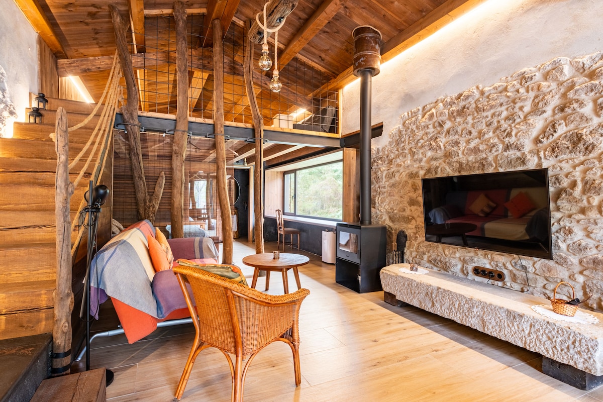 Successful Airbnb property: Beautiful barn in a valley & river in Lleida