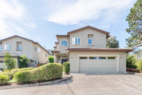 Hayward Hills | 4BR • Private Court •  Fireplace