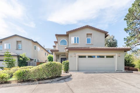 Hayward Hills | 4BR • Private Court • Fireplace