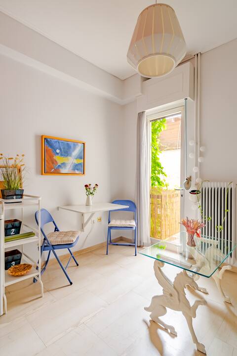 Top performing Airbnb: Cozy and bright apartment in the heart of the city in ΛΟΦΟΣ ΣΤΡΕΦΗ
