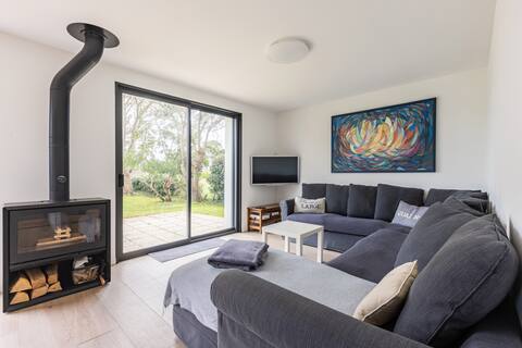 Top performing Airbnb: Renovated house 3 min walk to the beach. in Loctudy