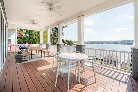 Stunning sun-drenched lakefront 4-bedroom house