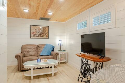 Oak Island Beach Guest Cottage