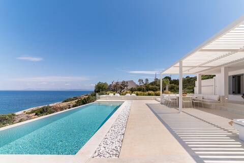 Contemporary Cycladic villa on the sea near Athens