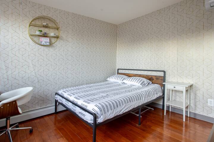 Solid House 4BD 2BA In-Unit Laundry NYC gallery image 5