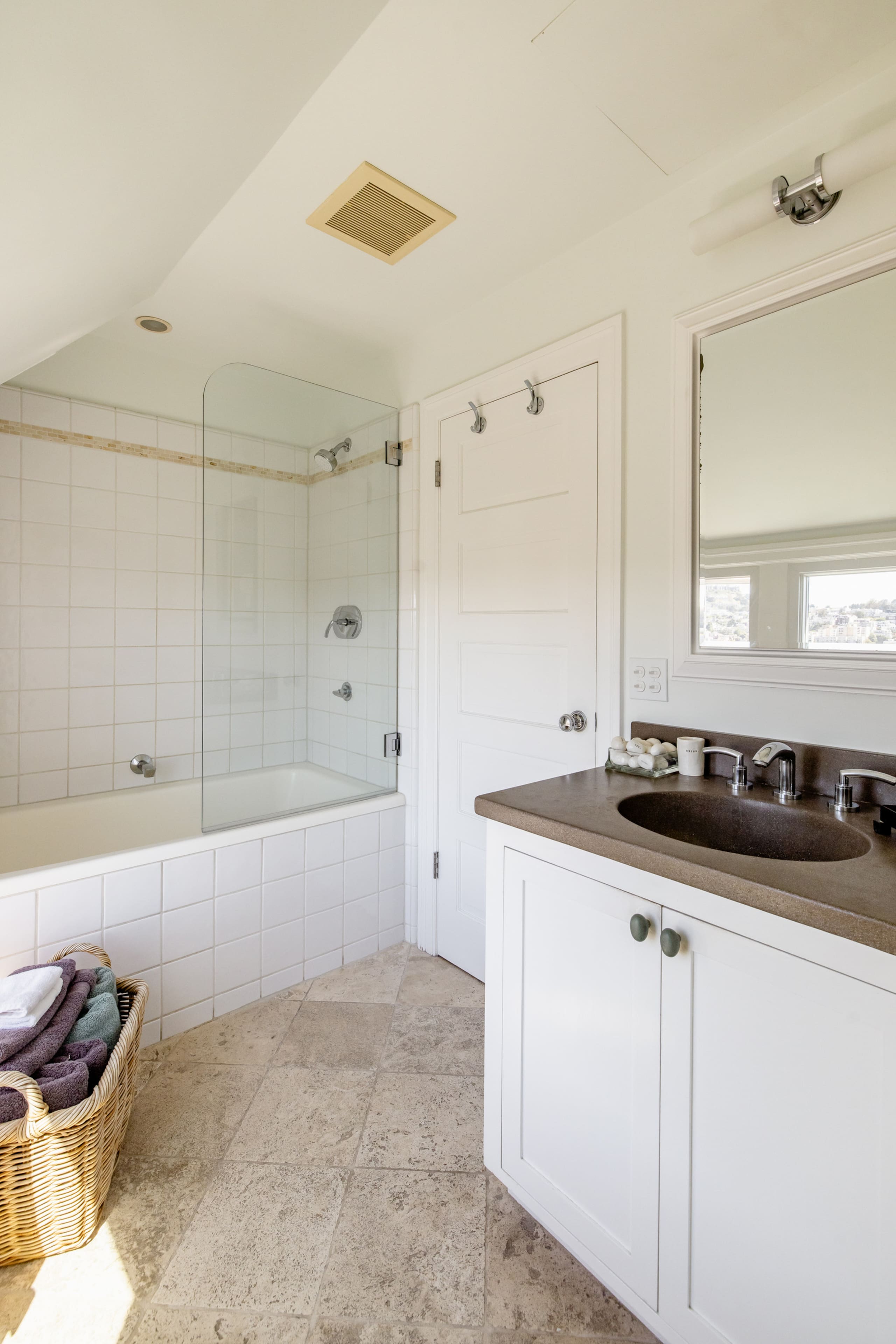 Home in San Francisco · ★4.98 · 3 bedrooms · 3 beds · 2 baths - Image 40